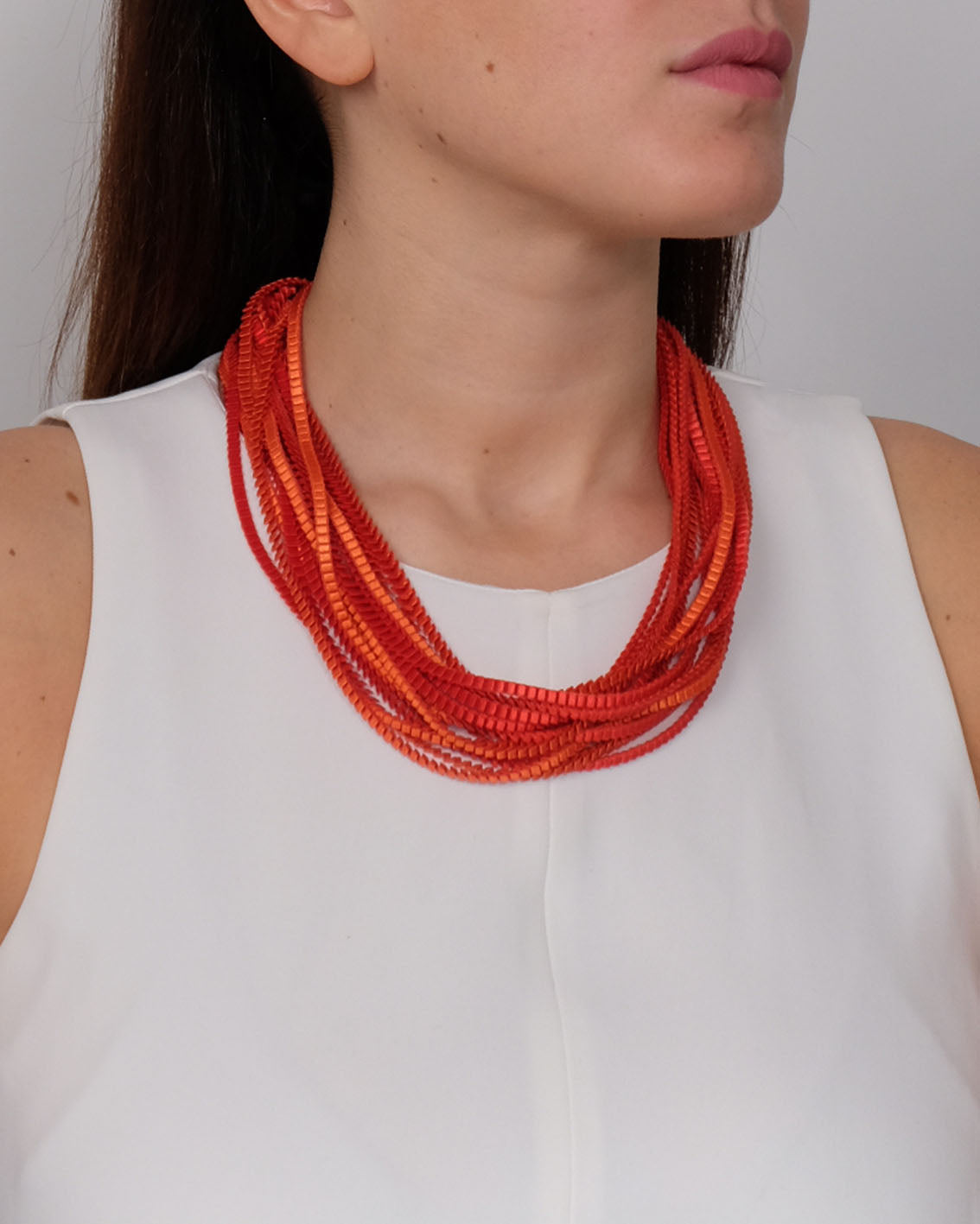Collana in seta plissettata arancione e rosso