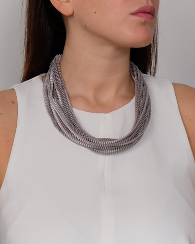 Collana in seta plissettata argento