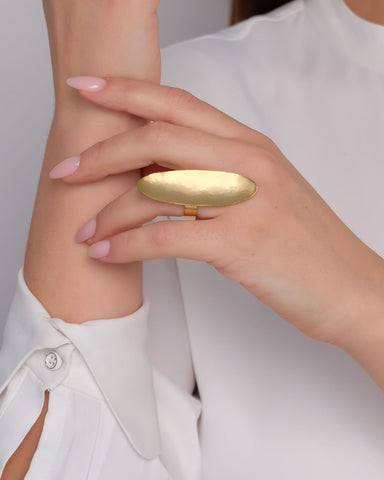 Anello ovale in bronzo dorato